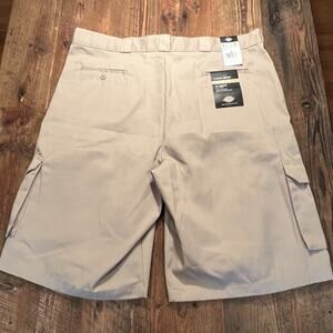 New Dickies Khaki Work Shorts 13 Inch Loose Fit Cargo Short Men's Size 44 NWT